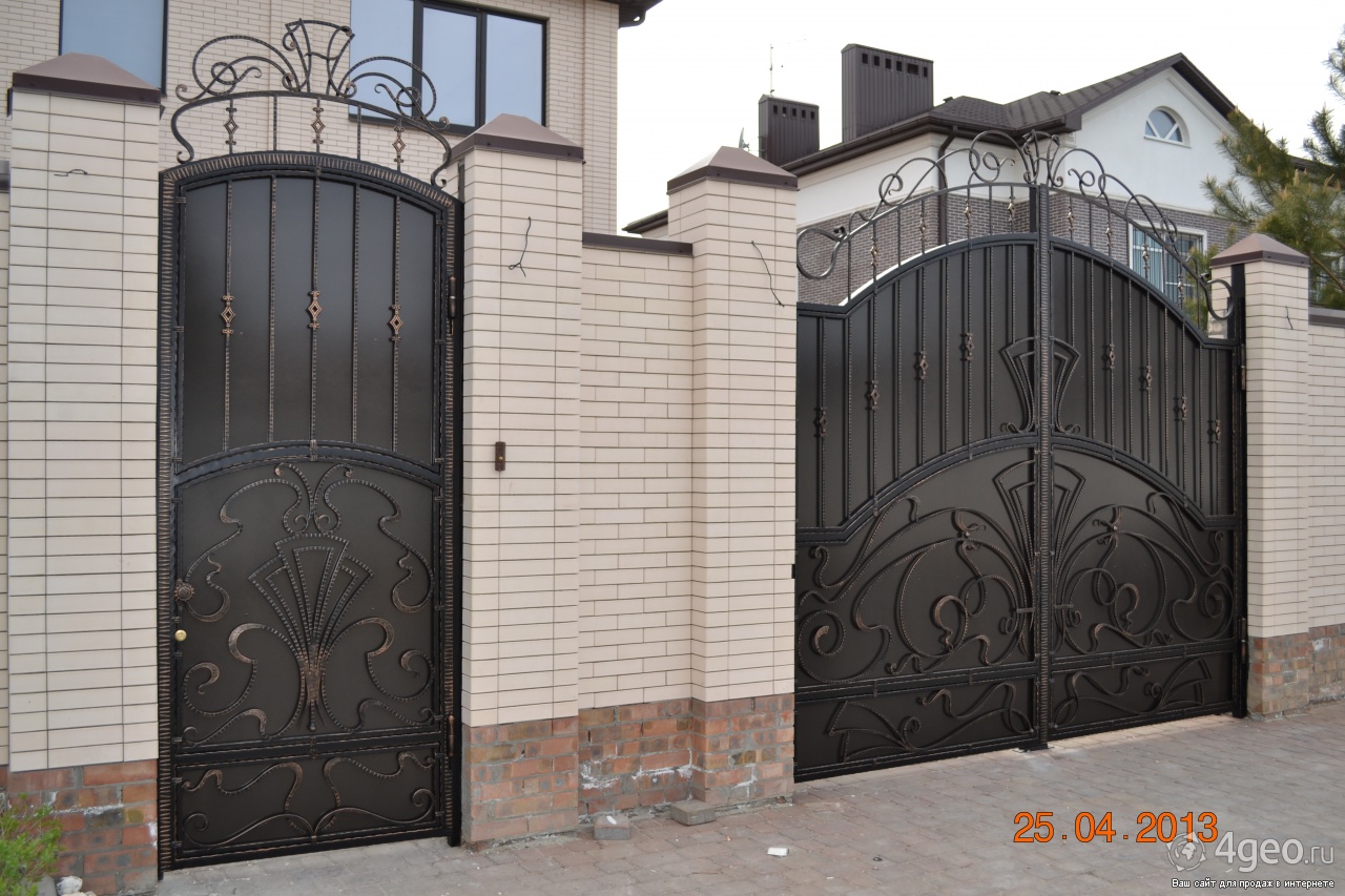 Металлические ворота для частного дома стильные