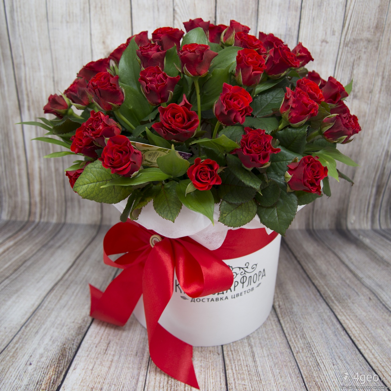 Красный букет цветов на день рождения