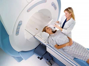 При МРТ –обследовании головы с сосудами – консультация невролога