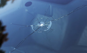 Устранение трещин на стекле автомобиля в Вологде