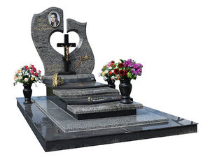 Памятники на кладбище в Череповце