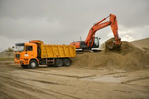 Песок строительный природный с доставкой