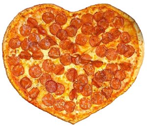 Закажите любимую пиццу в форме сердца!