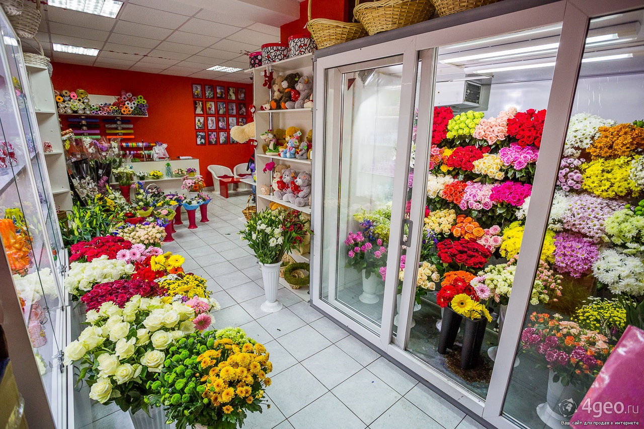 Цветы в цветочном магазине