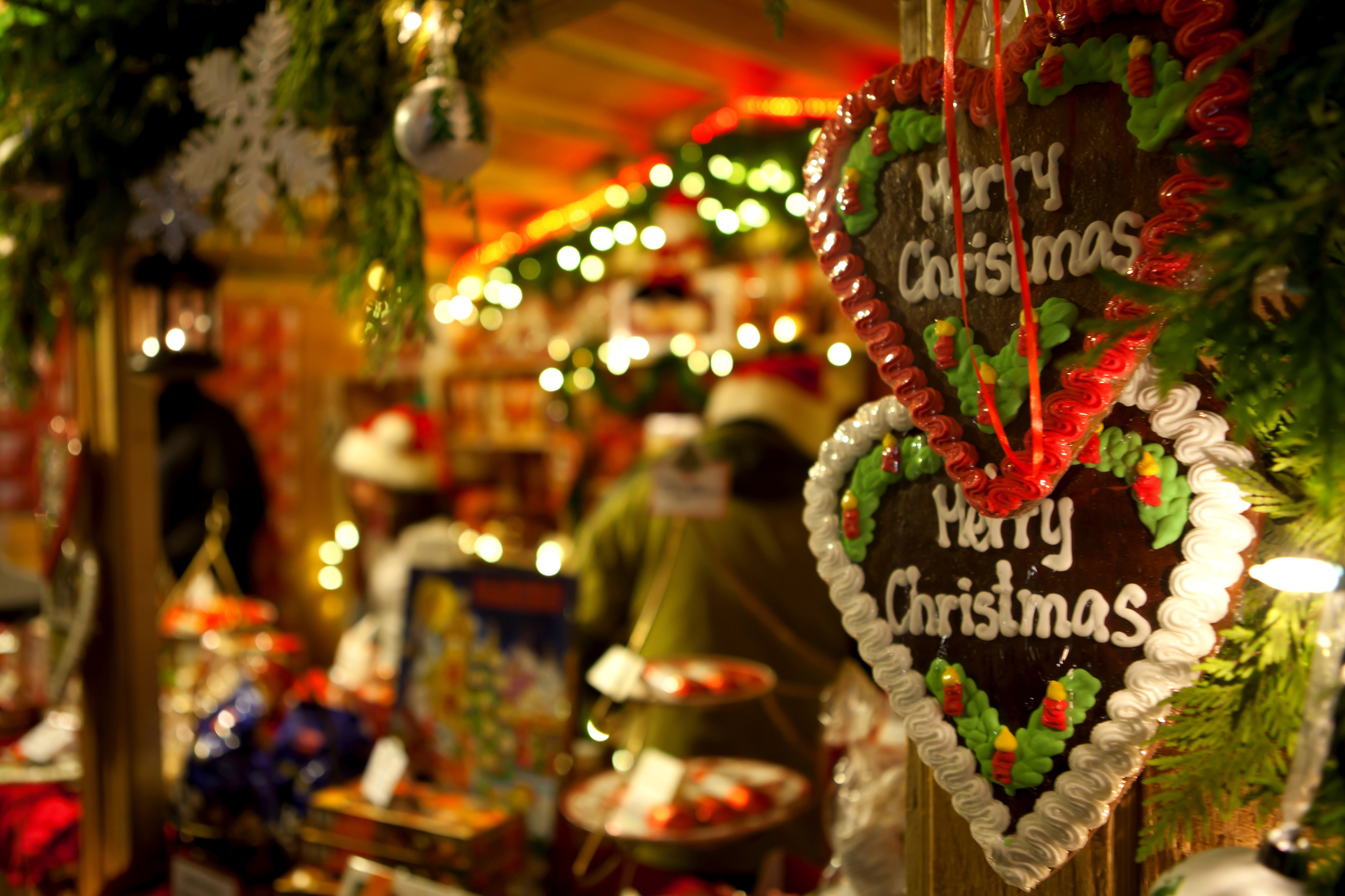 Christmas is december. Кристмас католическое Рождество. Католическотрождесиво. Рождественские ярмарки. На рождественской Ярмарке.