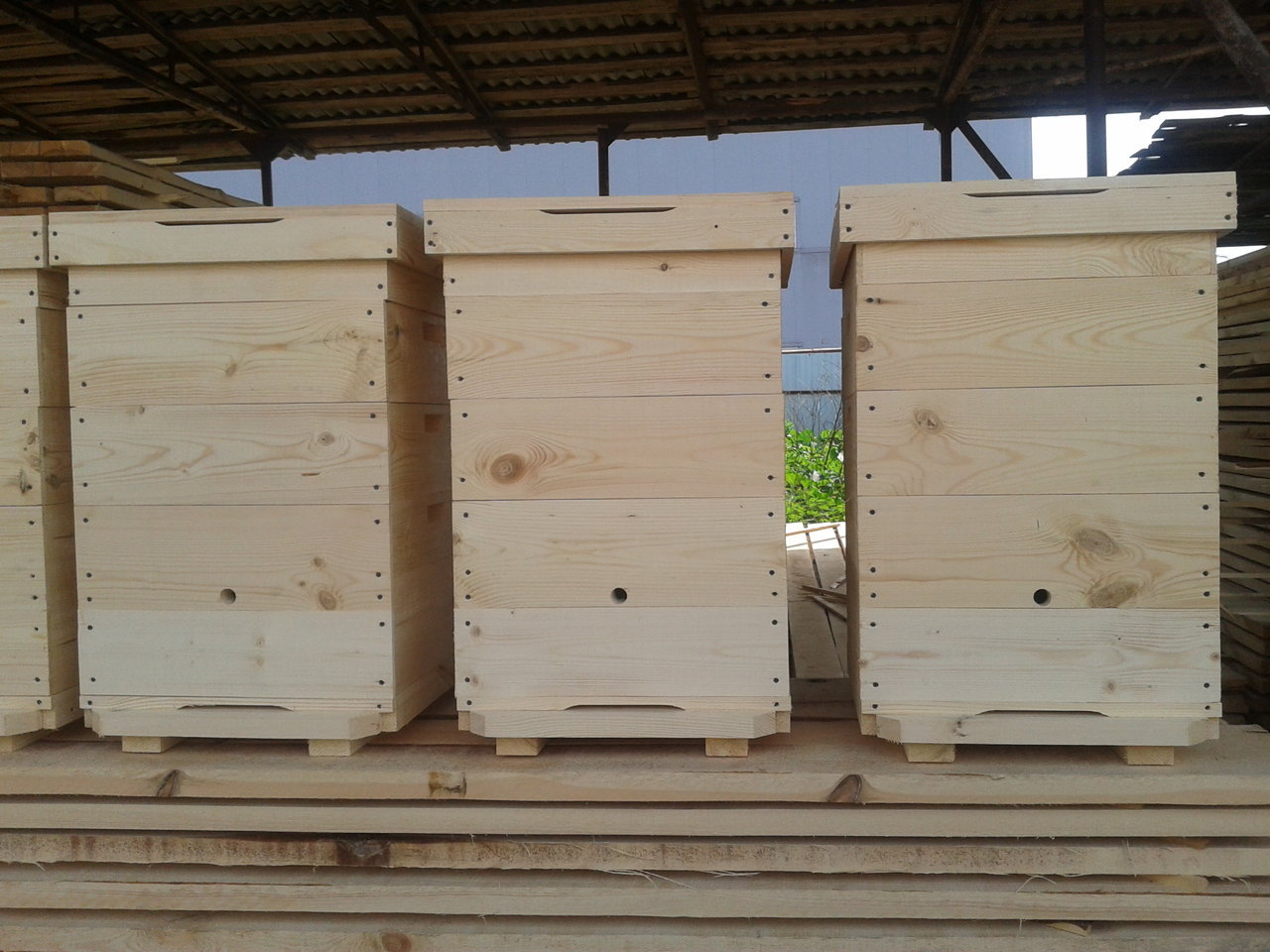 Купить пчелосемьи в белгородской области. Ульи для пчел. Ульи для пчел деревянные. Улья продается. 12 Рамочный улей.